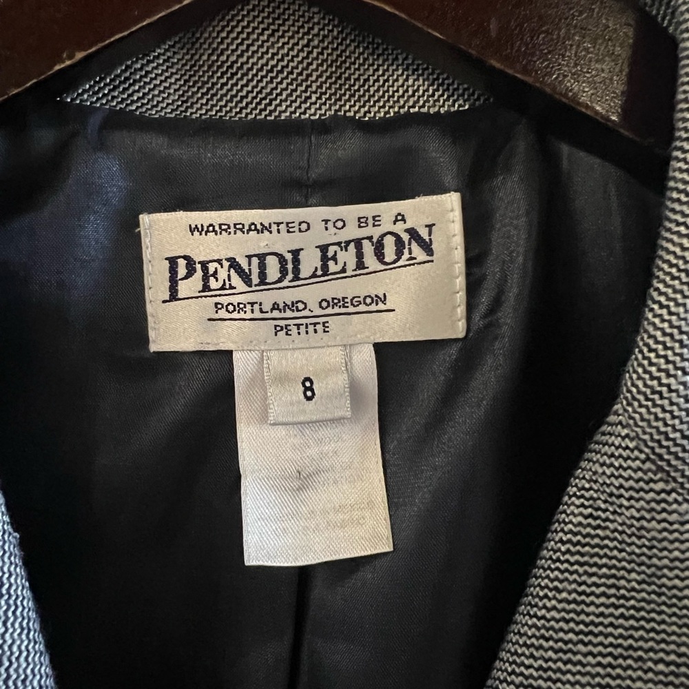 Petite Pendleton business pants and skirt size 6, 24 inch waist, blue and white.